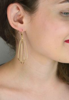 Eleganckie złote kolczyki damskie próby 585, długie owalne o długości 7,5 cm. Wygodne zapięcie typu bigiel angielski. Lekkie i stylowe – idealne na prezent (6).JPG